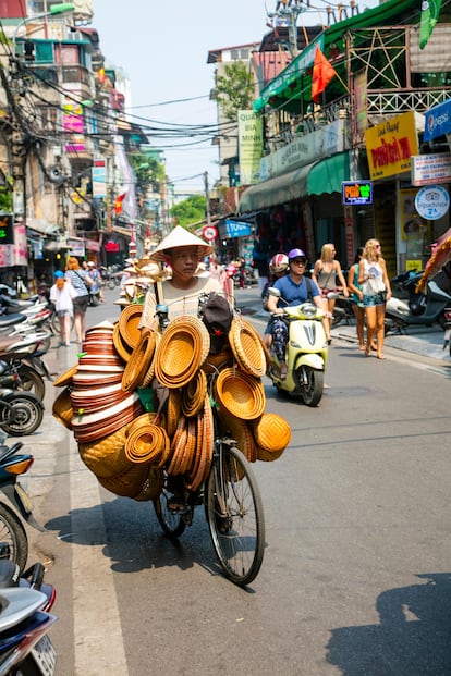El barrio antiguo de Hanói, un lugar imprescindible para circular en moto.