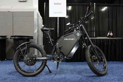 Bicicleta eléctrica de Delfast presentada en el CES con autonomía para unos 320 kilómetros.