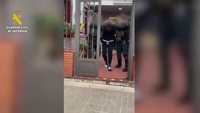 Imagen de la detención proporcionada por la Guardia Civil.