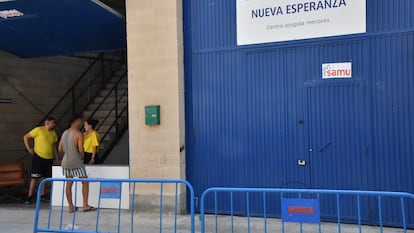 Nueva Esperanza, una nave del polígono del Tarajal adaptado para recoger a menores transfronterizos, en una imagen de agosto de 2024.