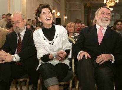 Carlos Iturgaiz, José Eugenio Azpiroz, María San Gil y Jaime Mayor Oreja (de izquierda a derecha), en un acto electoral del PP vasco en San Sebastián.