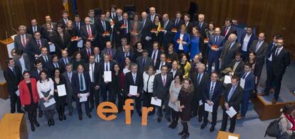 Foto de familia de entrega de certificados EFR de este a&ntilde;o con la ministra de Sanidad, Dolors Montserrat.