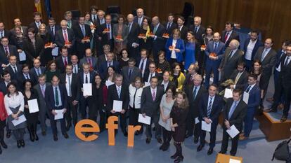 Foto de familia de entrega de certificados EFR de este a&ntilde;o con la ministra de Sanidad, Dolors Montserrat.