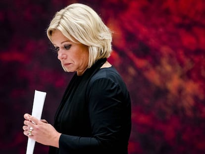 La ministra holandesa de Defensa, Jeanine Hennis, tras presentar su renuncia.