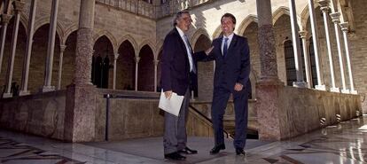 Artur Mas saluda al alcalde de Barcelona, Xavier Trias, en su &uacute;ltima recepci&oacute;n p&uacute;blica.