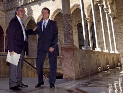 Artur Mas saluda al alcalde de Barcelona, Xavier Trias, en su &uacute;ltima recepci&oacute;n p&uacute;blica.
