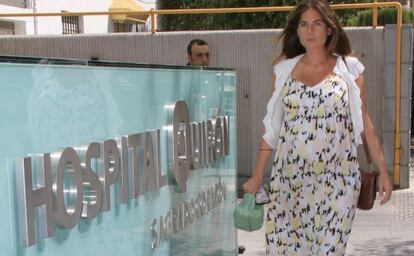 Lourdes Montes, ingresando al hospital en Sevilla.