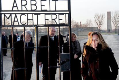 Trinidad Jiménez, tras inaugurar ayer en el campo de concentración de Sachsenhausen (Alemania) un monumento a los judíos españoles muertos.