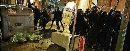 Disturbios durante una protesta por la futura Ley de Seguridad Ciudadana en el centro de la capital.