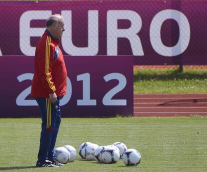 Spanish headcoach Vicente Del Bosque attends a training session in Gniewino on June 13.