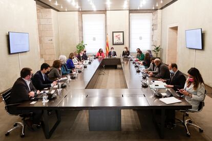 Vista de la reunión que el presidente de la Generalitat, Pere Aragonès, mantuvo este martes con representantes de los grupos parlamentarios catalanes para hacer seguimiento de las consecuencias derivadas de la guerra en Ucrania.