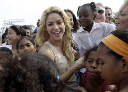 Shakira, a l'abril del 2011 a Cartagena, durant una activitat de la seva fundació, Pies Descalzos