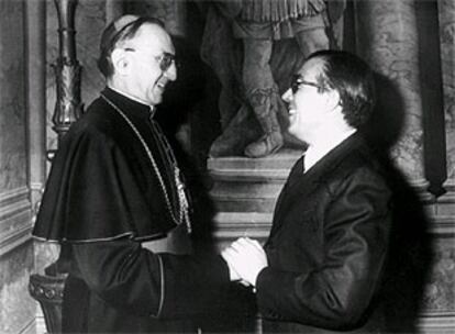 Marcelino Oreja y el cardenal Villot, durante la firma del tratado entre España y la Santa Sede en 1979.