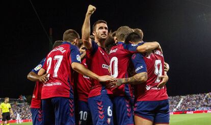 Los jugadores de Osasuna celebran el gol al Leganés.