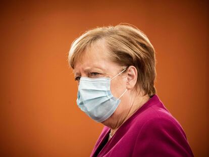 La canciller alemana, Angela Merkel, a su llegada a la reunión semanal del gabinete de ministros el miércoles en Berlín.