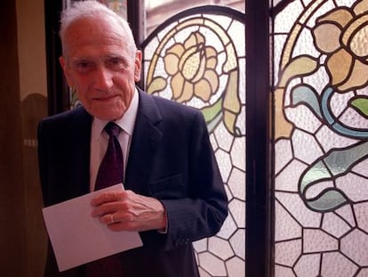 Antoni Badía i Margarit en 2003 cuando recibió el Premio de Honor de las Letras Catalanas.