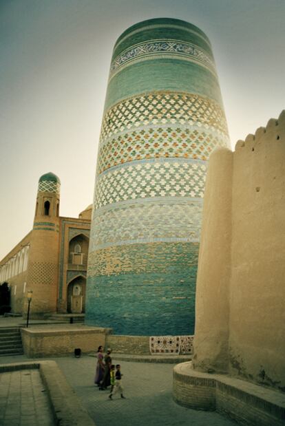 La torre de Kalta Minor, en Khiva (Uzbekistán), fue construida a mediados del siglo XIX y mide 26 metros