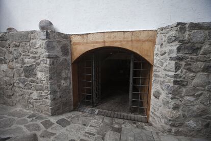 Con el tiempo, el Puente de Bubas quedó debajo de construcciones como una casa y un colector pluvial.