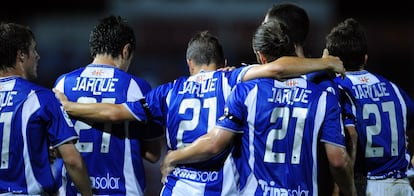 Jugadores del Espanyol, durante el homenaje a Jarque. 