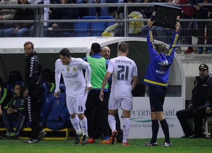 Benítez substitueix Txérixev al Carranza en el minut 46.