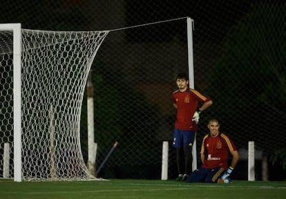 Casillas y Vald&eacute;s, en un entrenamiento de Espa&ntilde;a.