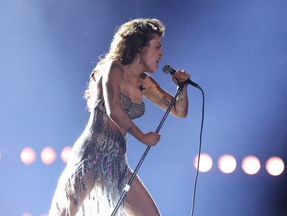 Miley Cyrus, durante su actuación en la gala de los Grammy 2024, celebrada el domingo en Los Ángeles.