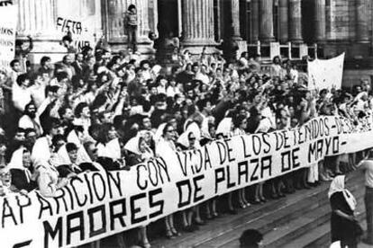 En 1982, cientos de madres se manifestaron para exigir al Gobierno militar una respuesta sobre los miles de desaparecidos entre 1976 y 1979.