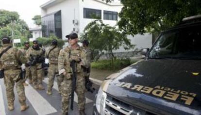 Police stationed outside Lula da Silva's house last Friday.