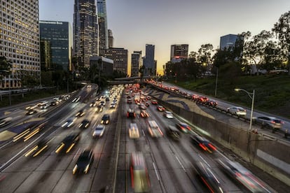 Tráfico en la autovía 110 de Los Ángeles.