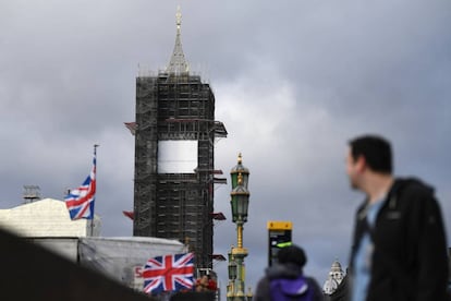 La torre del Big Ben, en Londres, este viernes, rodeada de andamios.