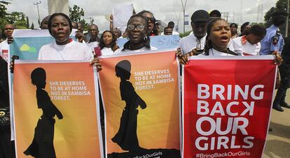 Manifestación en Nigeria tras el secuestro de más de 200 niñas por la milicia radical islámica Boko Haram.