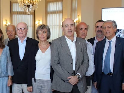 Los promotores de la Asociación por una España Federal, con Nicolás Sartorius en el centro.