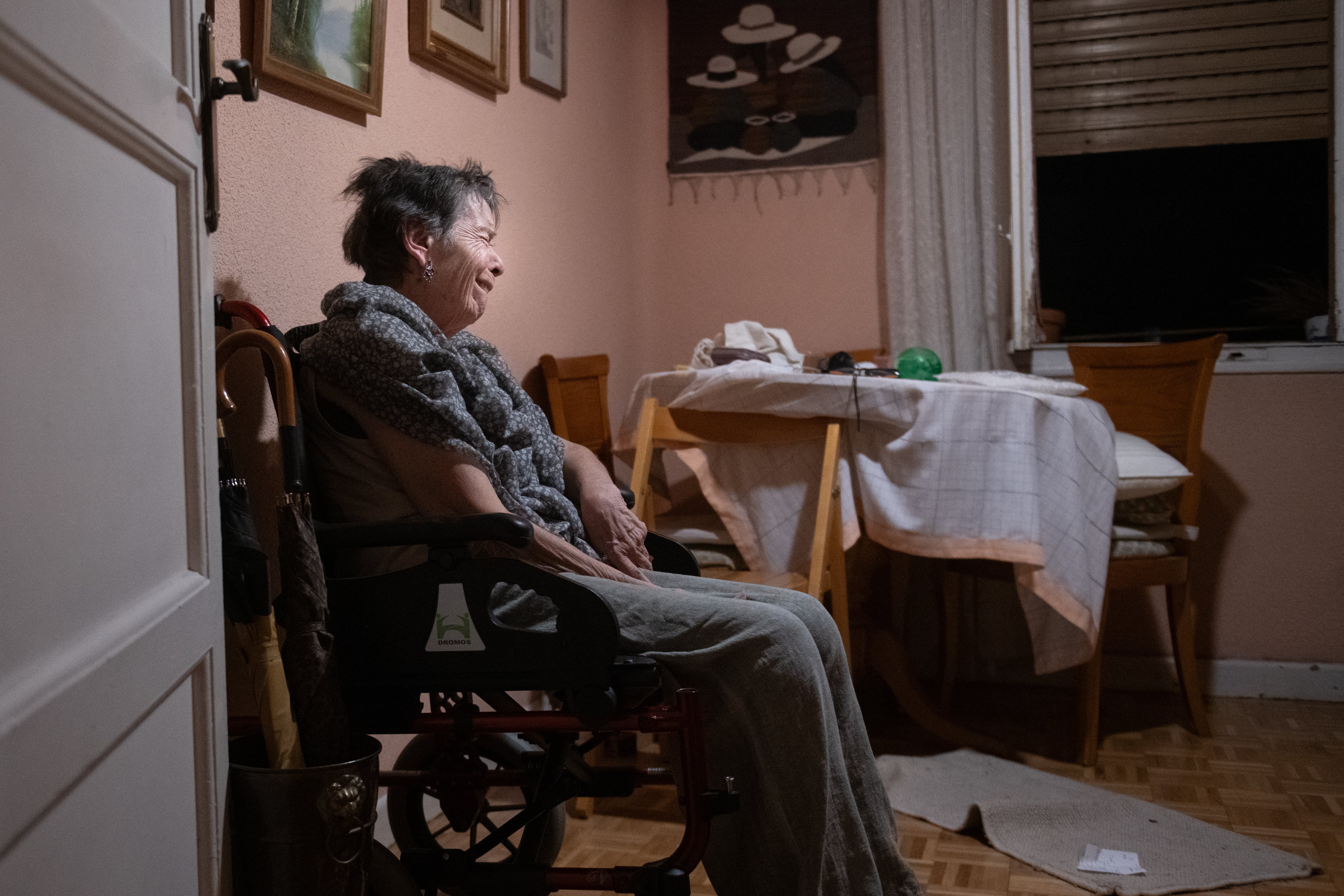 Maricarmen espera en su casa a que se ejecute el desahucio.