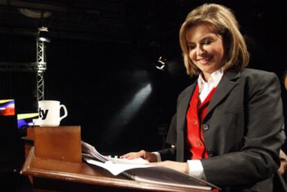 Noemí Sanín, candidata del Partido Conservador, se prepara para el debate televisado del martes.