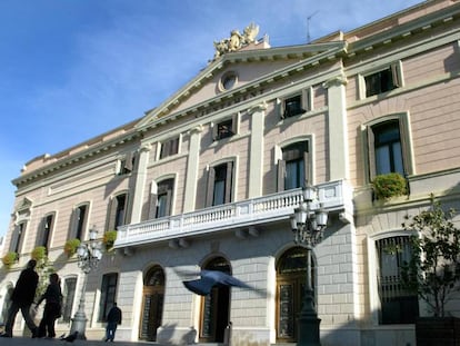 Façana de l'Ajuntament de Sabadell.