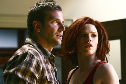 Bradley Cooper, junto a Jennifer Garner, en su primer papel importante en la serie ‘Alias’.