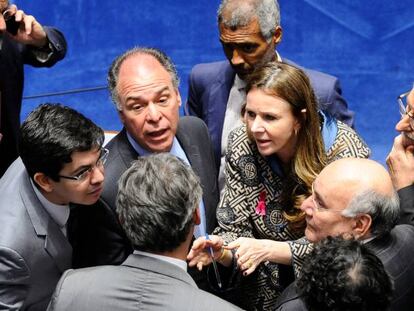 Parlamentares discutem reforma política no Senado.