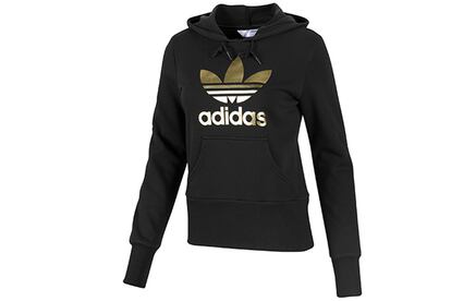 Todo un clásico que Adidas reinventa con este modelo más glam (65 euros).