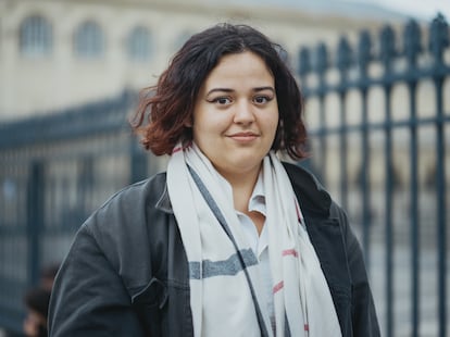 Maeva, de 18 años y estudiante de Historia en la Sorbona, este viernes en París.