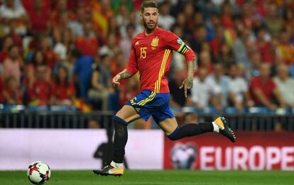 Sergio Ramos durante el partido ante Italia.