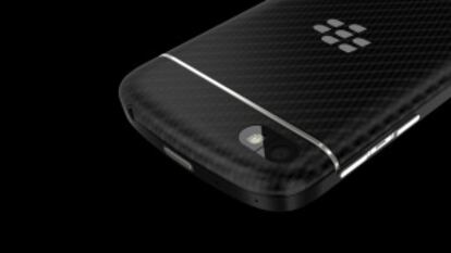 Trasera de Blackberry Q10.