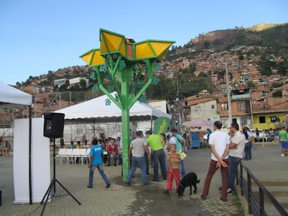 Flor potabilizadora instjavascript:void(0);alada en el barrio Granizal de Medell&iacute;n. 