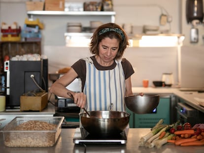 La cocinera Ada Parellada en su restaurante Semproniana, en Barcelona.