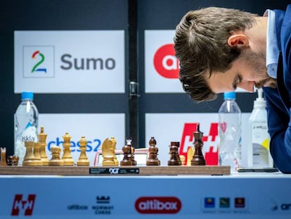 Magnus Carlsen, en el momento clave de su partida con Jan Duda, hoy en Stavanger (Noruega).