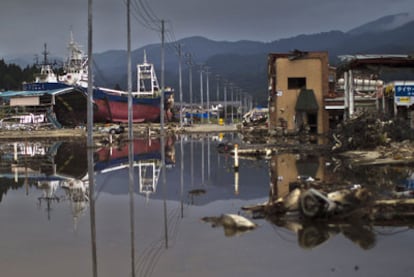 Seis meses después de tsunami, la localidad de Kesennuma todavía muestra las señales de la  devastación.