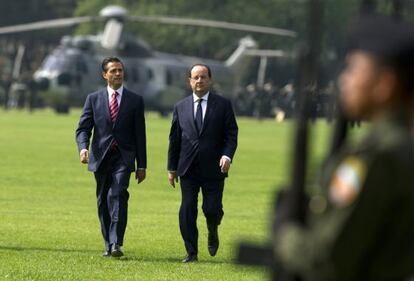 Enrique Pe&ntilde;a Nieto y Fran&ccedil;ois Hollande, en DF.