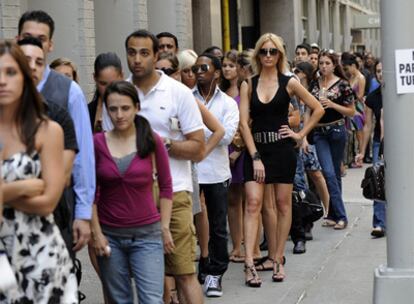 Miles de personas hacen cola para entrar a las audiciones de <i>Sexo en Nueva York</i>.