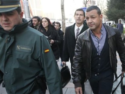 Miguel Ángel Flores, tras salir en libertad después de pagar una fianza.