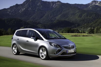 El Zafira Tourer mide 4,65 metros de largo y presenta una estampa estilizada. Incluye siete plazas de serie.