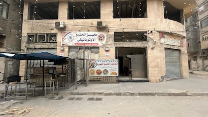 Las 25 panaderías que funcionaban en Gaza gracias al apoyo del Programa Mundial de Alimentos cerraron debido a la escasez de harina. En la imagen, una panadería cerrada.